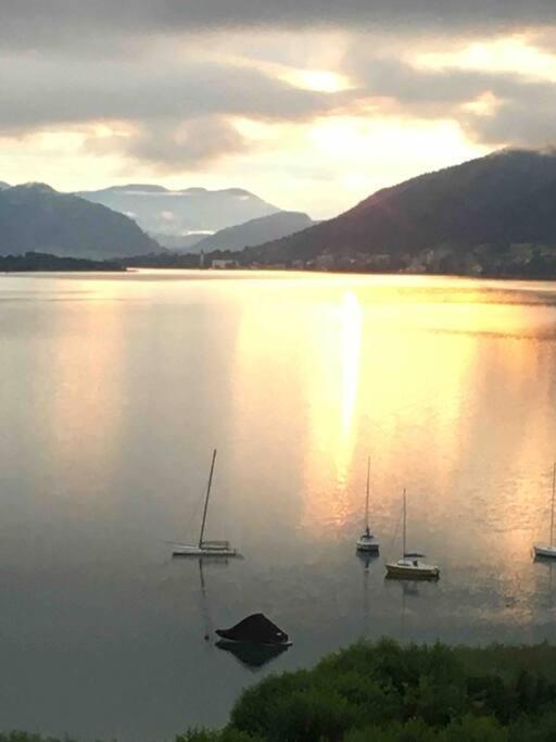 Appartement Mit Seeblick Am Ossiacher See วิลลาค ภายนอก รูปภาพ
